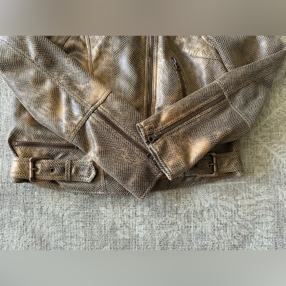 FP We the Free Fenix Vegan Snakeskin Jacket Womens Size Medium Snake Skin Print - Picture 8 of 11